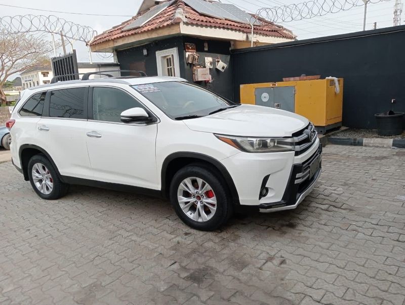 Thumbnail 3 of 2015 Toyota Highlander XLE